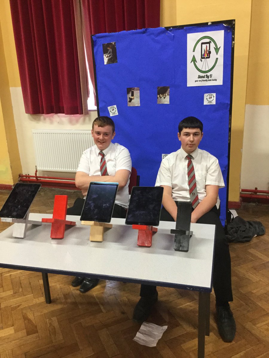 amaethYHR's tweet photo. Neuadd yn brysur bore ma' wrth i ddisgyblion @tennerFiveYE werthu eu cynnyrch #axemen #standbu #jartastic #videogamejunkies @YsgolHR https://t.co/2k0ok1cAEQ