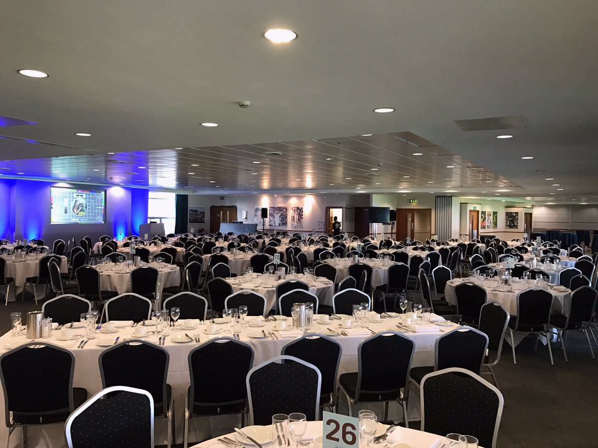 garethbatty2017's tweet photo. Excited for the opening dinner of the testimonial year. Room is looking mustard #garethbatty2017 #testimonial https://t.co/07ol9Y8jcv