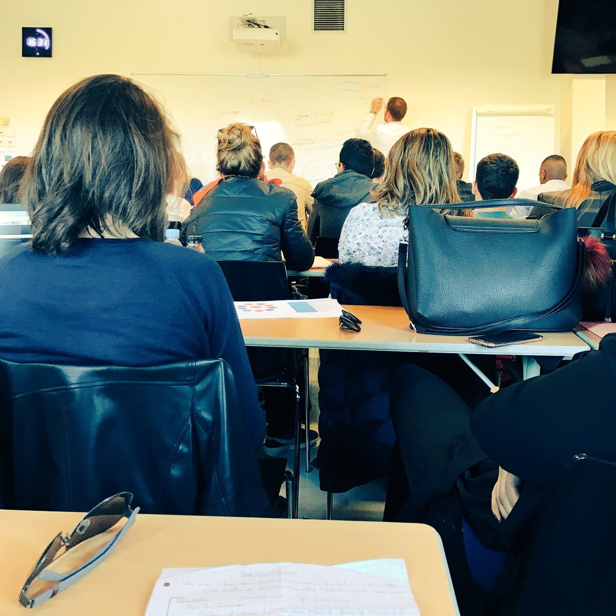 athos067's tweet photo. Après une journée bien remplie en négociations, place au brainstorming pour améliorer notre efficacité ! #NegoVente 📝 @Montpellier_BS 🖋 https://t.co/UzoRCmNIrI