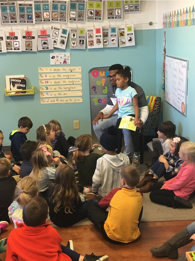 MisterMac_LPS's tweet photo. Big shout out to @AlabamaFTBL’S Damien Harris for taking time during spring break to read to our kindergarteners. https://t.co/qEo6C3EYOS