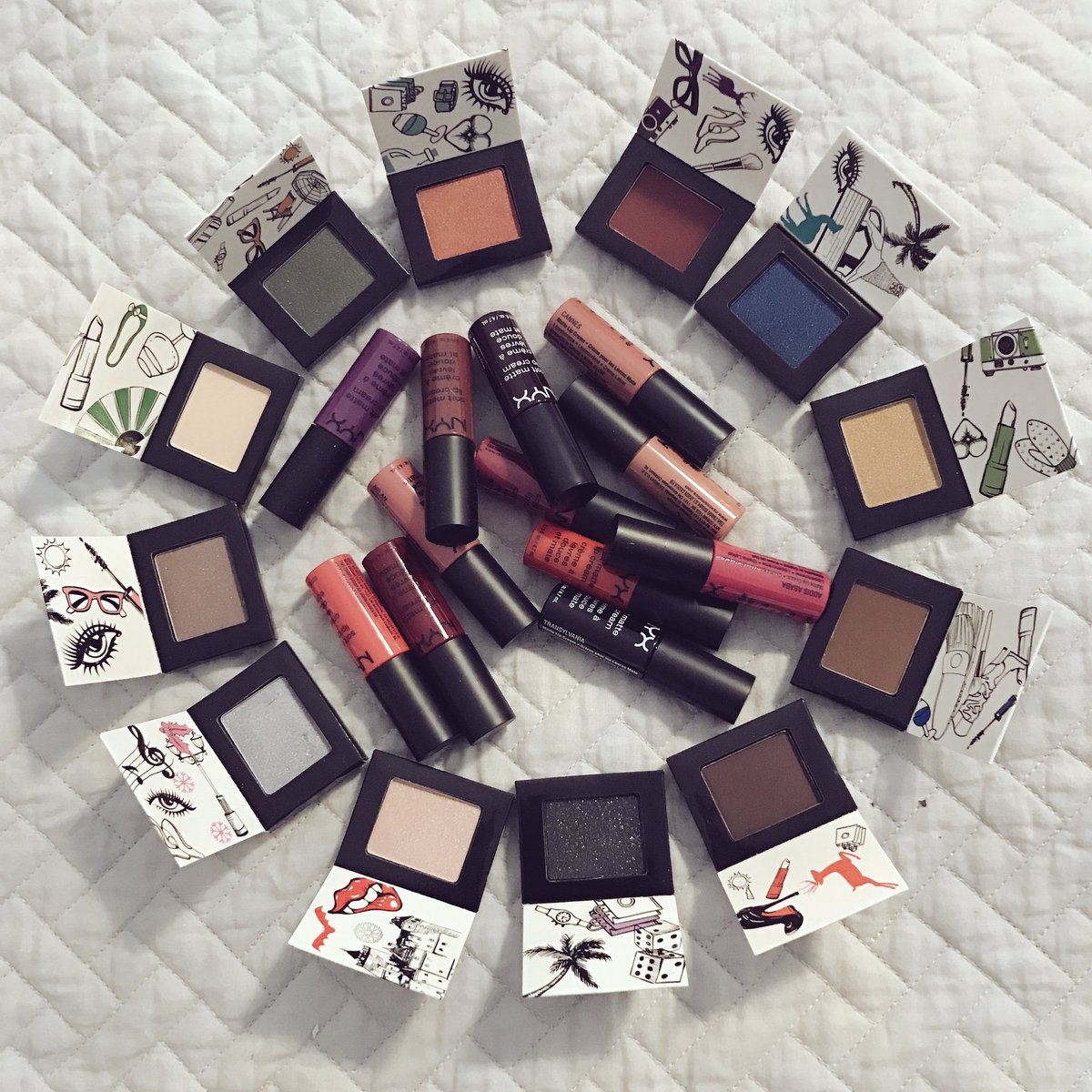 🎀 VERLOSUNG 🎀

wenn ihr dieses NYX Paket gewinnen wollt, retweetet diesen Post &amp; seid hier mein Follower! 😊

Viel Glück 🍀
#einfachmalso