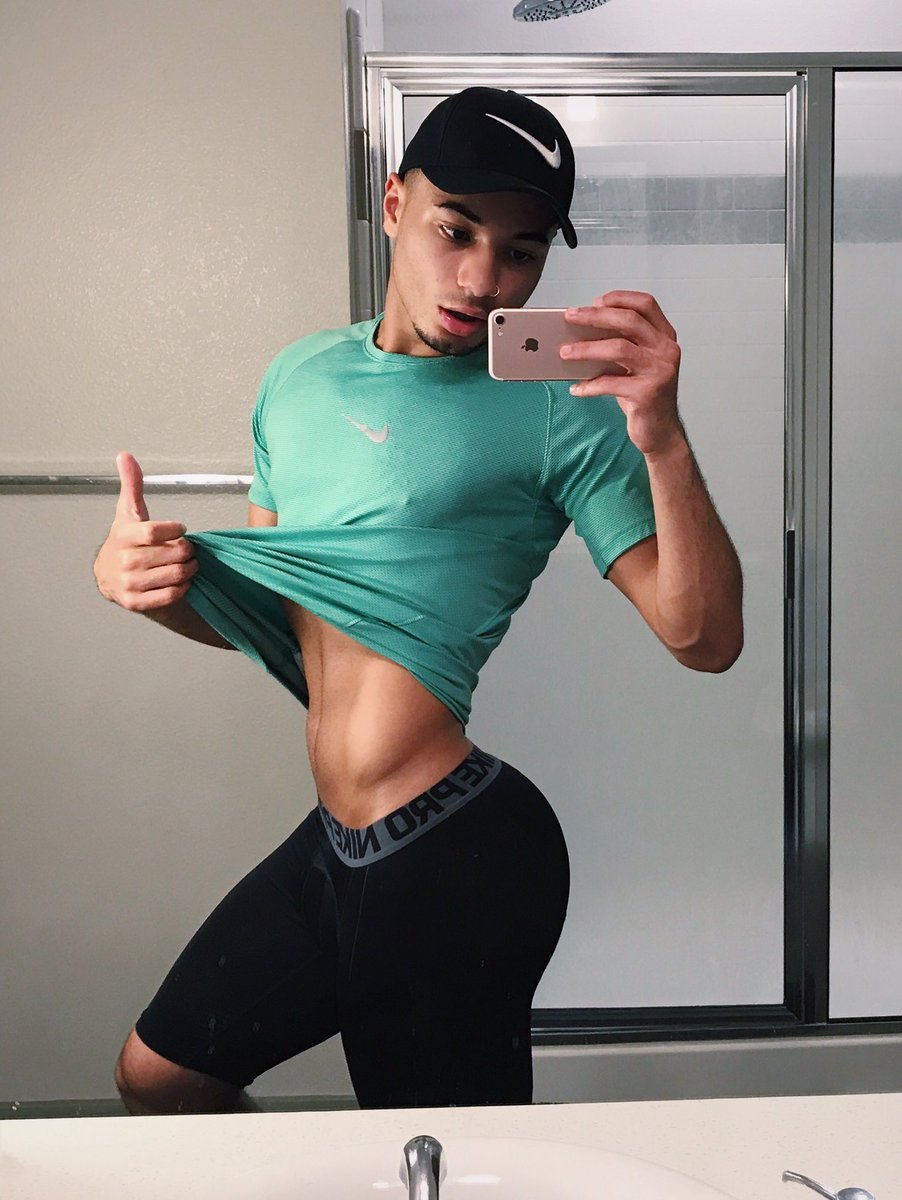 Boysexuals's tweet photo. @supchaz 🔥 https://t.co/FW2RJXYej3