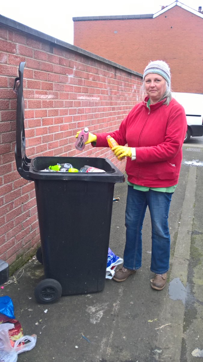 Came across Paula this morning showing she #LovesWhereYouLive. Recycling some of the litter left lying around in Gorse Hill #BeResponsible