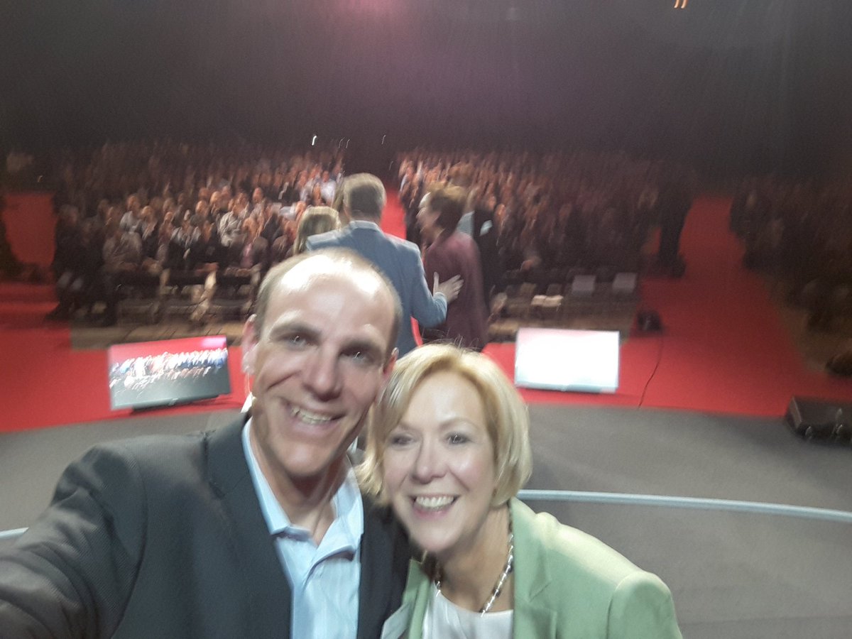 MarcoDirren's tweet photo. #sbbgkk coole VRP - Selfie von der Bühne https://t.co/m7YoF0yB6Z