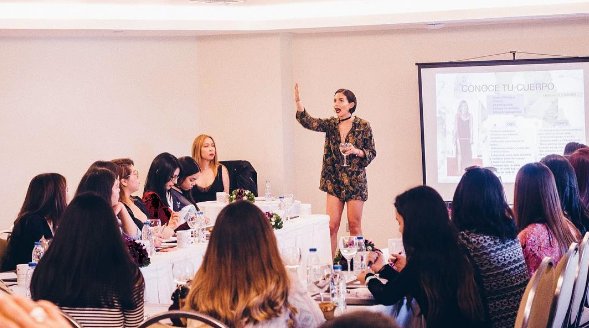 LaHoraDeLaArepa's tweet photo. ¡Gracias a @EdmaryFuentes por compartir con nosotros un ratico en #LHDLA! 😀😀😀😀La info del #ConversatorioConEdmary está en su #Instagram https://t.co/crl5ETjAar
