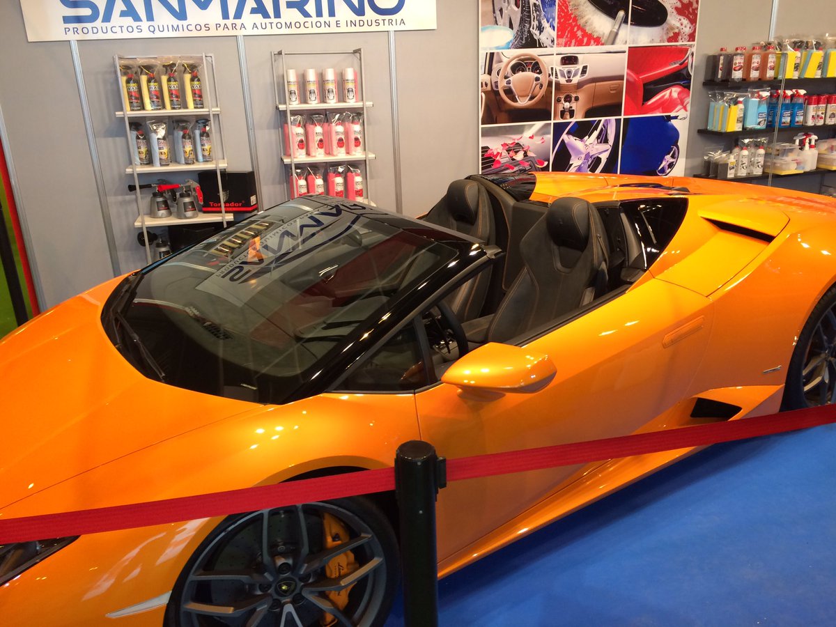 FranciscoNor67's tweet photo. #Motortec2017 coches que ni caben en el ángulo 😜 https://t.co/aMeZvAV5KA