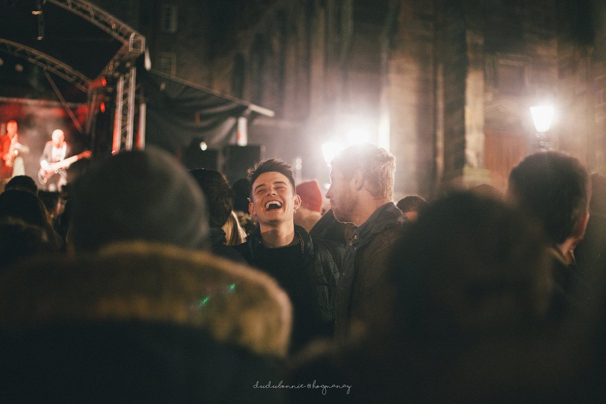 EdinCulture's tweet photo. 'Hogmanay' - Mengqi Du #CaptureEdinburgh competition winner https://t.co/OBe2cYAmPE https://t.co/tdZw1d8CfB