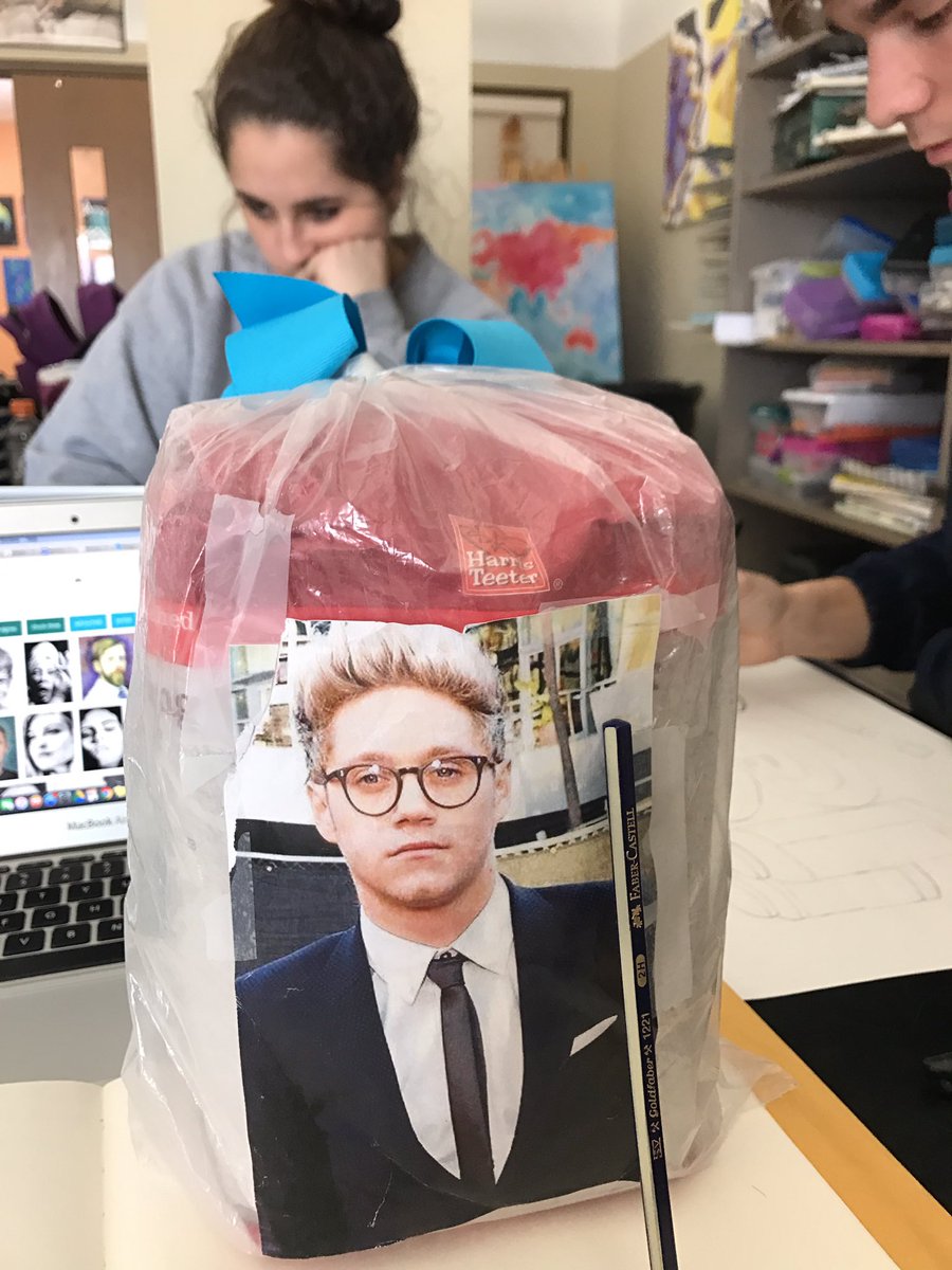 HiallN's tweet photo. drawing with the art squad #barkettsbabies #fedandchanged https://t.co/h2bY9smXGG