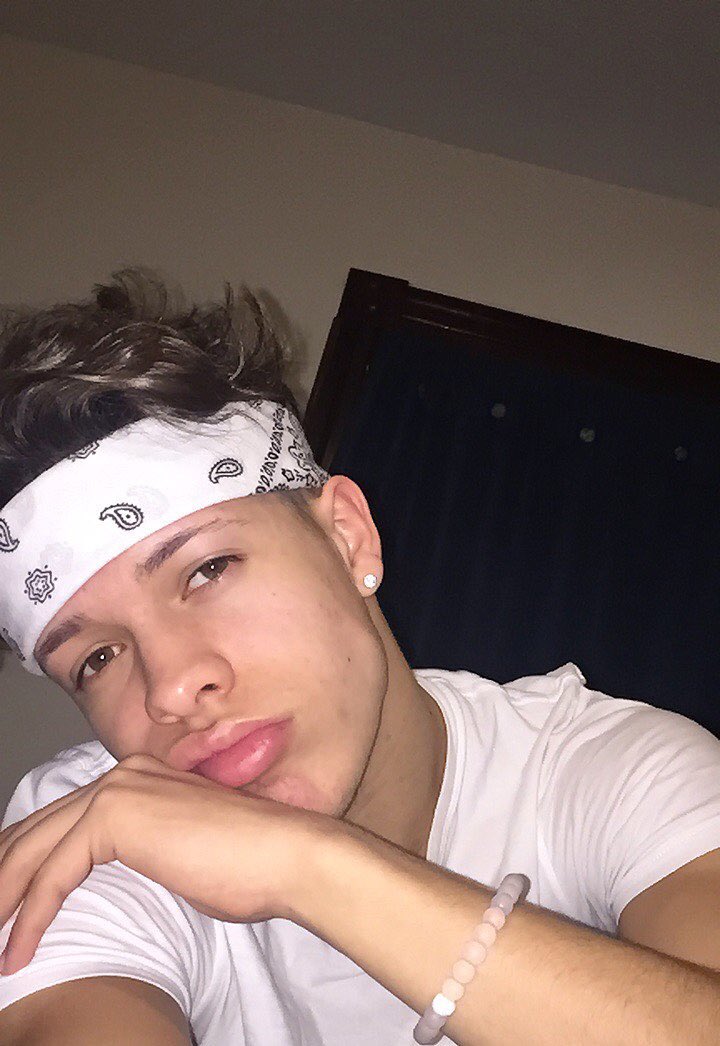 Boysexuals's tweet photo. @chrissmontalvo https://t.co/aUPxnyMnFu