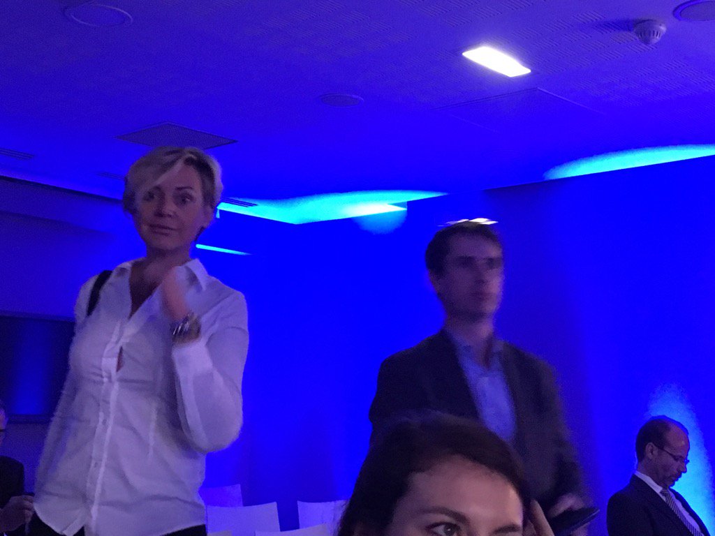 becouzeOff's tweet photo. UNUM : Des CAC présents pour réfléchir au numérique au futur https://t.co/V49iUFFM2o