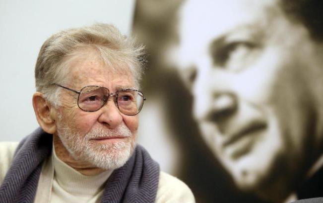 FondMartini's tweet photo. Da oggi, in alcune sale italiane, il film di #ErmannoOlmi su #CarloMariaMartini: "Vedete, sono uno di voi" https://t.co/sUhh1YdxiG