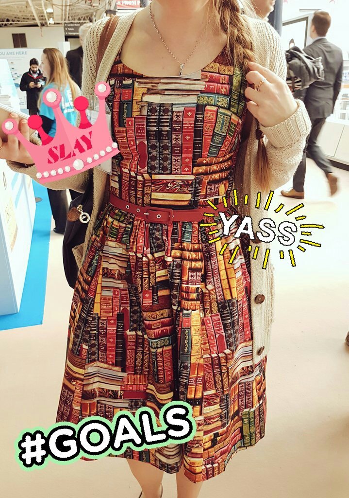 happentobeshort's tweet photo. #LBF17 outfit goals while waiting for @bookcareers: @LondonBookFair #UCLPub16 https://t.co/DKd6beI35U