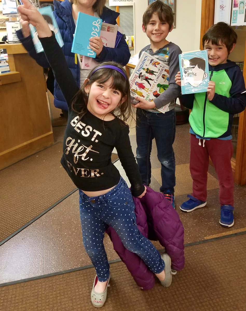 wmsbaylib's tweet photo. We had a WONDERful discussion about #thewonderofwonder. Kudos to @RJPalacio for a book that touches everyone who reads it! https://t.co/YDmHWHAqJy