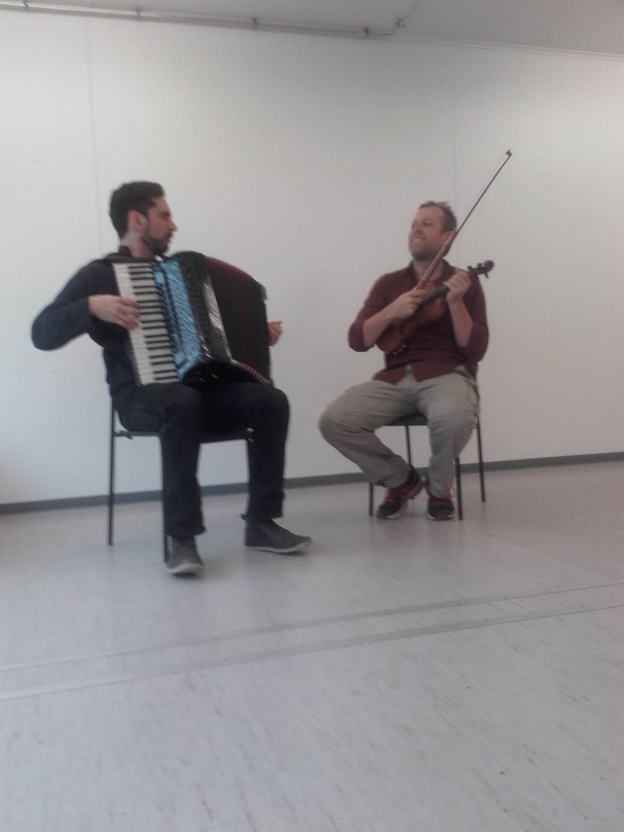 Flüchtlingshilfe tweet media