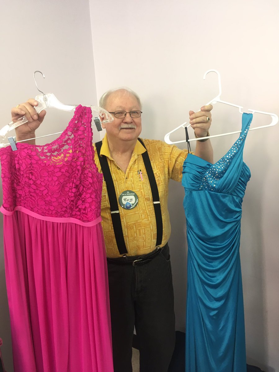Formal dresses now on display for $6 #prom #volunteerbob