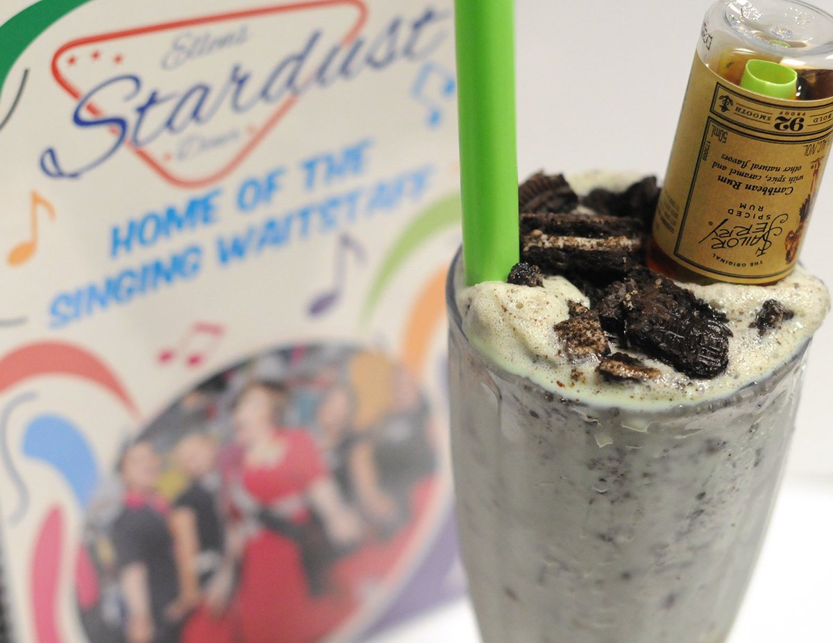 EllensStardust's tweet photo. Mint Cookies and Cream Signature Shake #HideTheRum ๐ดโ ๏ธ #EllensStardustDiner
Mint ice cream, Oreo cookie crumbs and dark rum. #Yummy https://t.co/hCtVP4DfrJ