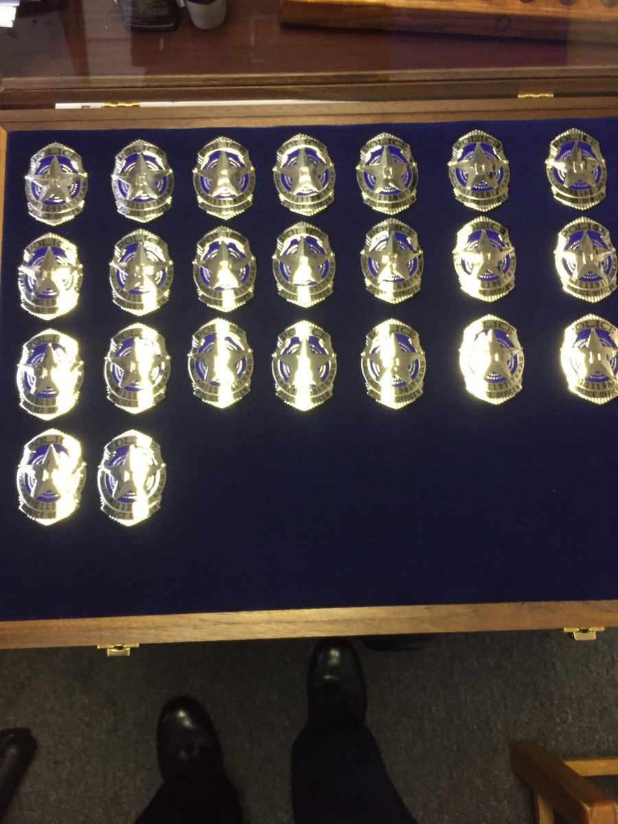 DPDAcademy's tweet photo. #DPDClass352 Badges! #trainingthebest See everyone at 2:00 pm! @ChiefCotnerDPD @DPDCoffey @ChiefTHughes @DPDChiefPughes @DallasPD https://t.co/JfkSpTw063