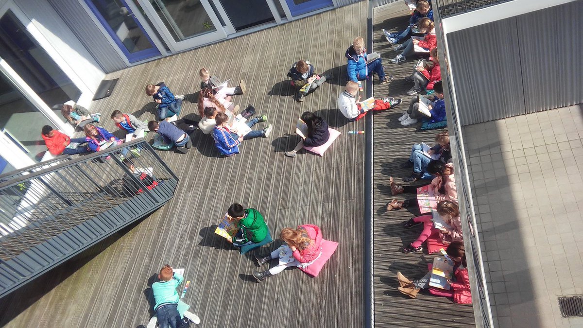 Heerlijk in het voorjaarszonnetje een spannend boek lezen! #groep3 #veiliglerenlezen #leesmotivatie <a href="/KeizerskroonBS/">De Keizerskroon</a>
