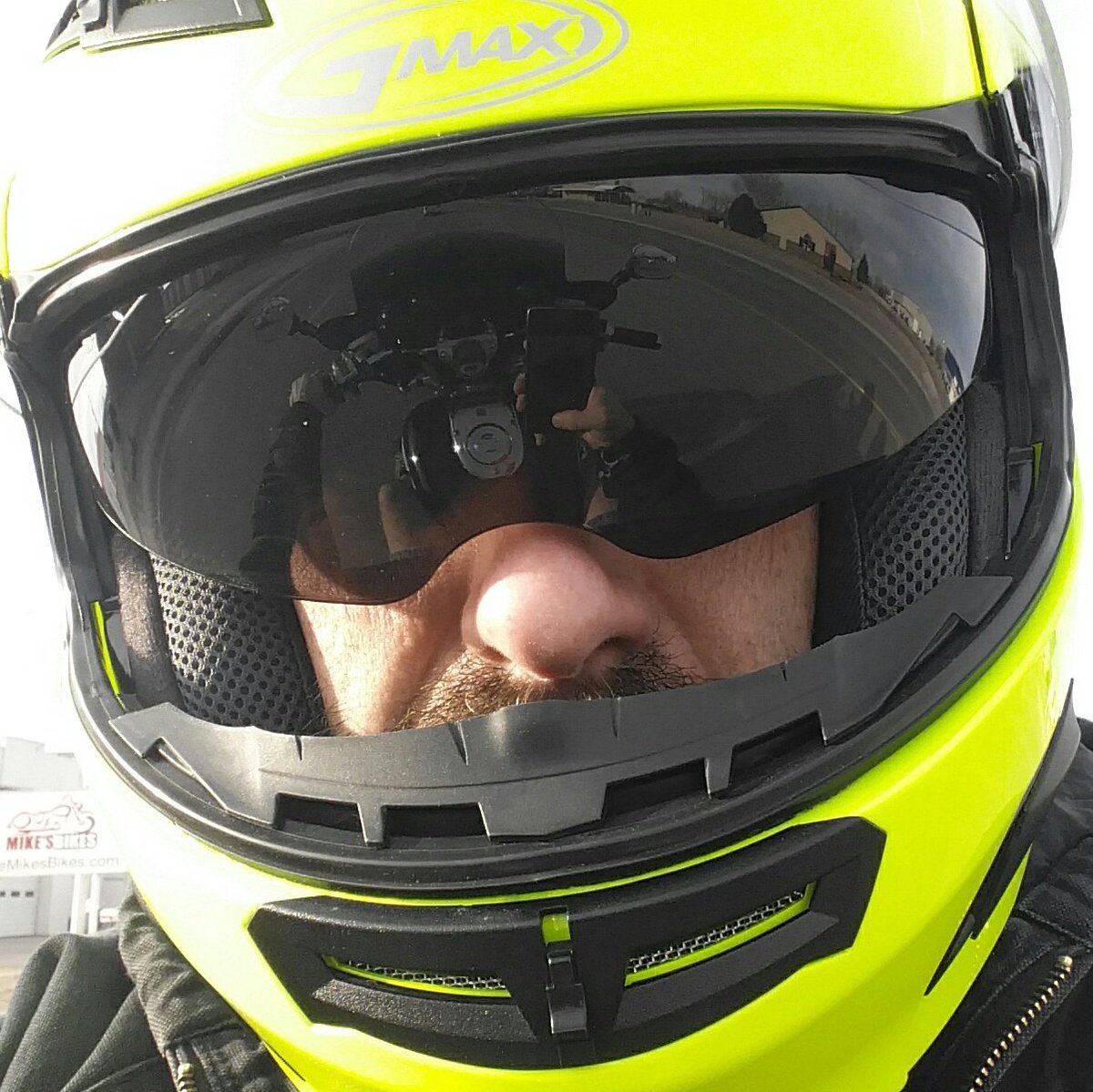 nebrider1800's tweet photo. #NewProfilePic #helmetlawssuck but if you gotta wear one make it your favorite color! #hiviz #motorcycles @GmaxHelmets https://t.co/NLAQloL5Pd