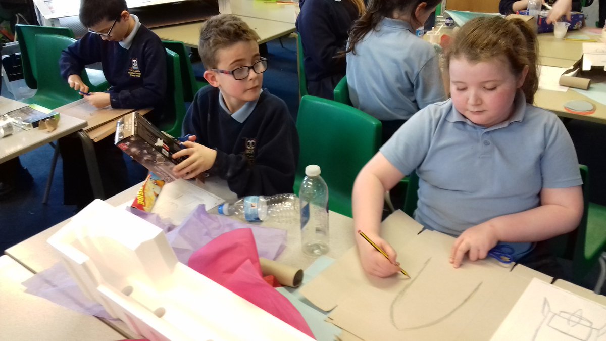 LancashireCU's tweet photo. So excited for our #Stargazing tonight! @BrookfieldCPSch  children had fun today#ScienceWeek #Experiments https://t.co/OYic0VEkXM