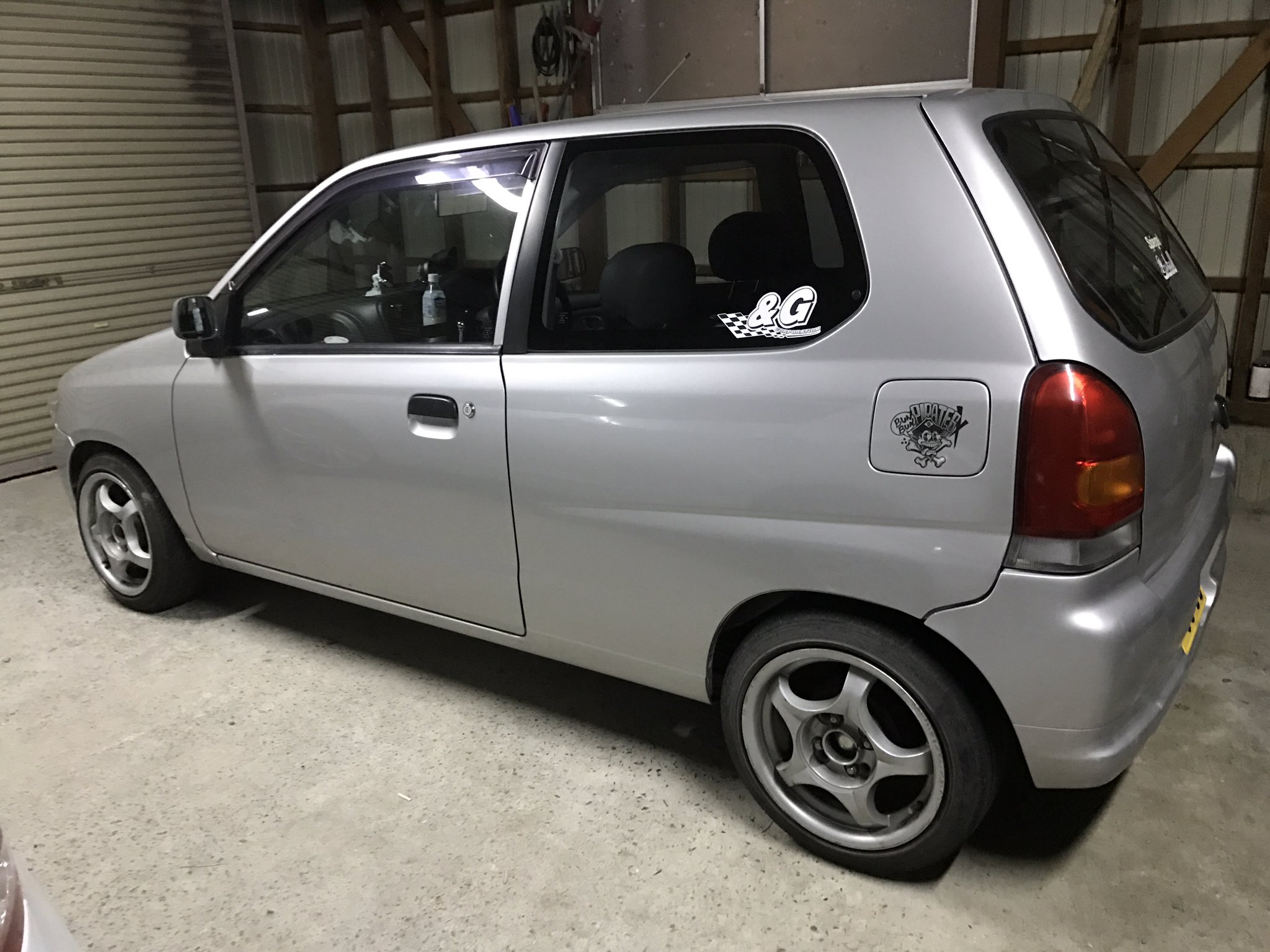 はぁ くん 車高調届いて仕事終わってから速攻作業開始 手こずる事なく取り付け完了 なかなか車高下げたからカッコよくなったアルトを見て惚れてます 暮坂峠で走り回って車高調のありがたみを分かったわ アルトha23 シュピーゲル車高調