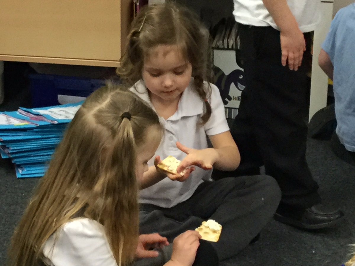 ColeshillHeath's tweet photo. Reception are loving 'Science Week' - today's investigation, making cottage cheese! Hmmmmmmmmmm cheese! #changes #welovescience https://t.co/0W0KqT12vE