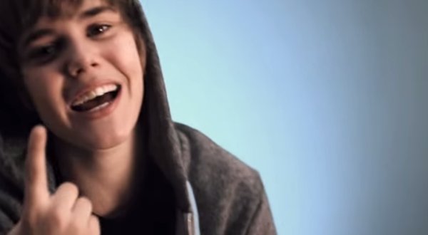 #HomeToMama tweet media