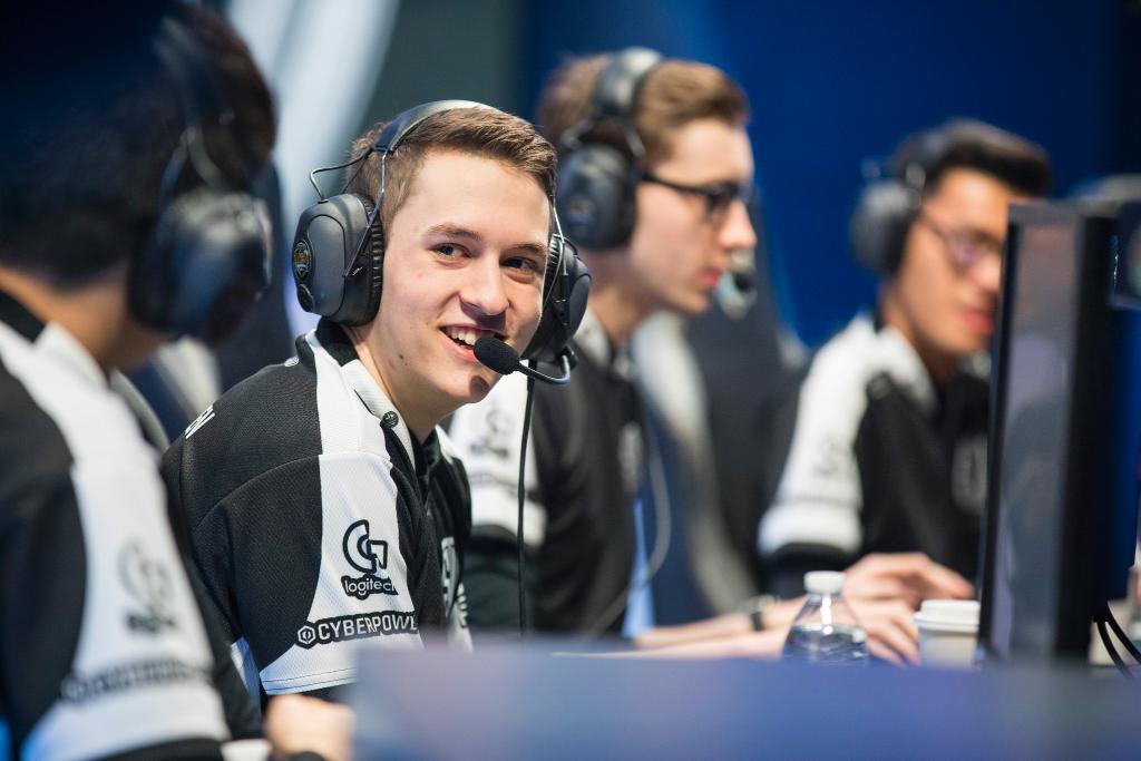 At #SXSWGaming? Love eSports? "Level Up Your eSports Partnership" panel from 5-6PM CT w/ <a href="/TSMReginald/">Andy Dinh</a> <a href="/kristenss/">Kristen Salvatore's Old Acct</a> <a href="/iBUYPOWER/">iBUYPOWER</a> 's Tyrone Wang