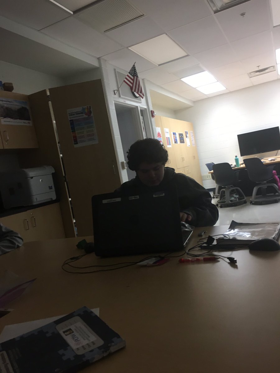 BenMMobley's tweet photo. Worked on 20 percent time in #engineering #pltw #maker https://t.co/FsdDq8V3UM