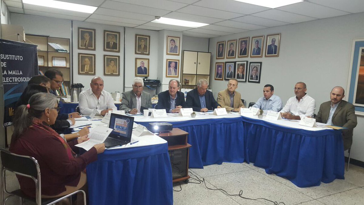 ConstruTachira's tweet photo. Con los presidentes regionales de @camaralara, @CamConstruZulia, @ConstruTachira, realizando el 130° Consejo Presidentes de @CVConstruccion https://t.co/D8US8LbMTy