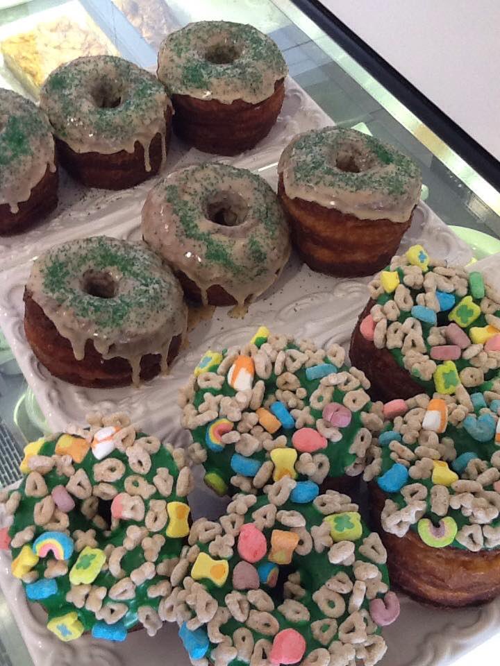 We are getting magically CROlicious 
It's Cro-nut Thursday! #ldnont #forestcity #itseasy2bvegan #Foodie