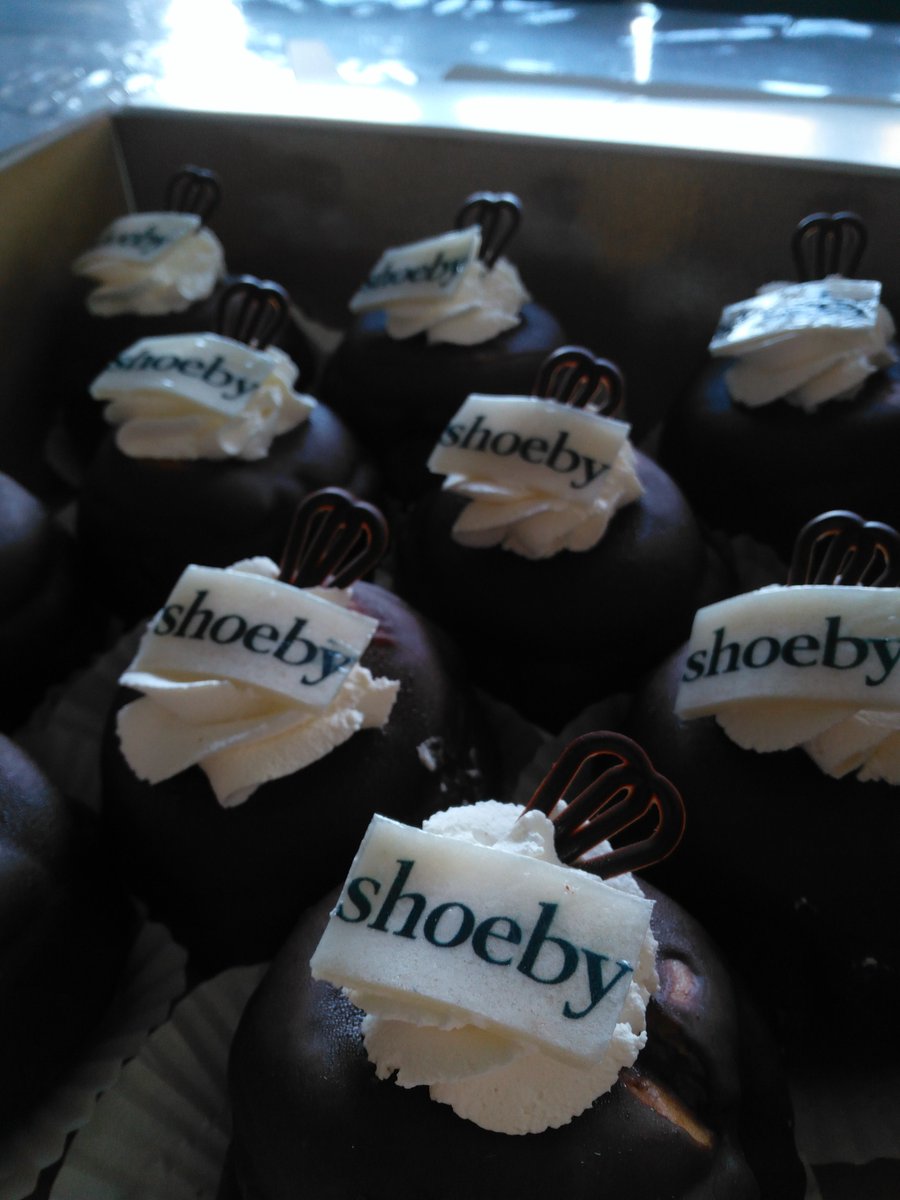 Emico_NL's tweet photo. Bedankt @ShoebyFashion voor de heerlijke Bossche bollen. Ze hebben gesmaakt en we zijn blij dat jullie zo tevreden over ons zijn! https://t.co/3iDTHpnjiC