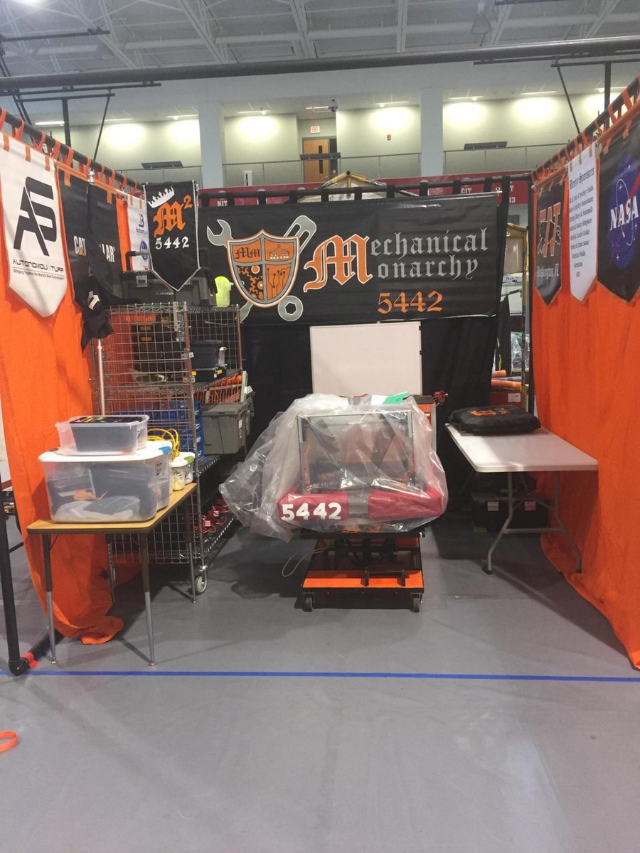 Team5442's tweet photo. Ready to compete at #frccir #ilfirst. First practice match complete with a successful climb. https://t.co/admHCukPVj