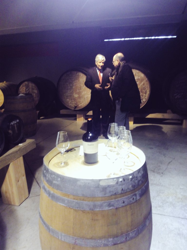 MGWines_Group's tweet photo. Desvelamos el #FondillónMGWines con los enólogos y Luis Miñano, presidente de MGWines #momentosfondillón #Alicante https://t.co/JWaDJolrJG