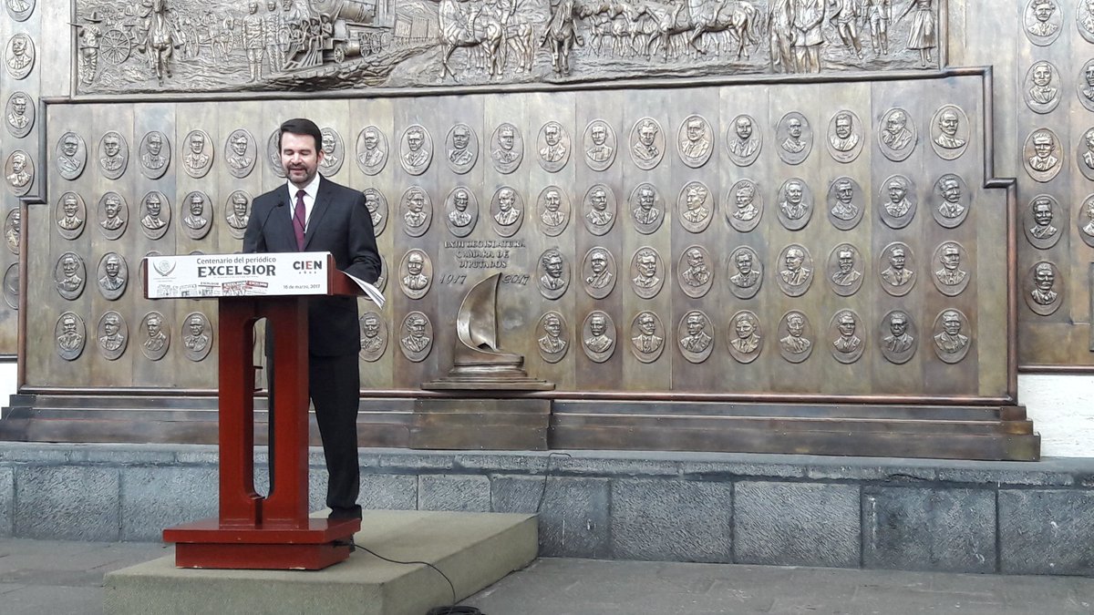 Nuestro director <a href="/beltrandelrio/">Pascal</a> ofrece discurso en la Plaza de los Constituyentes, Palacio Legislativo de San Lázaro #Excelsior #100años