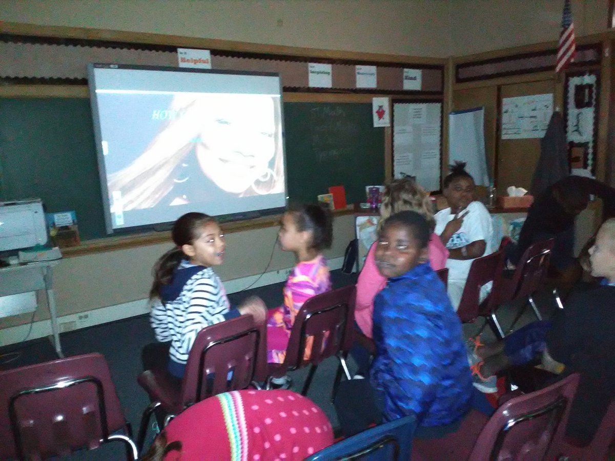 BlvdTech's tweet image. Enjoying the rewards from weeks of work in 3rd grade: PhotoStory videos about important people.