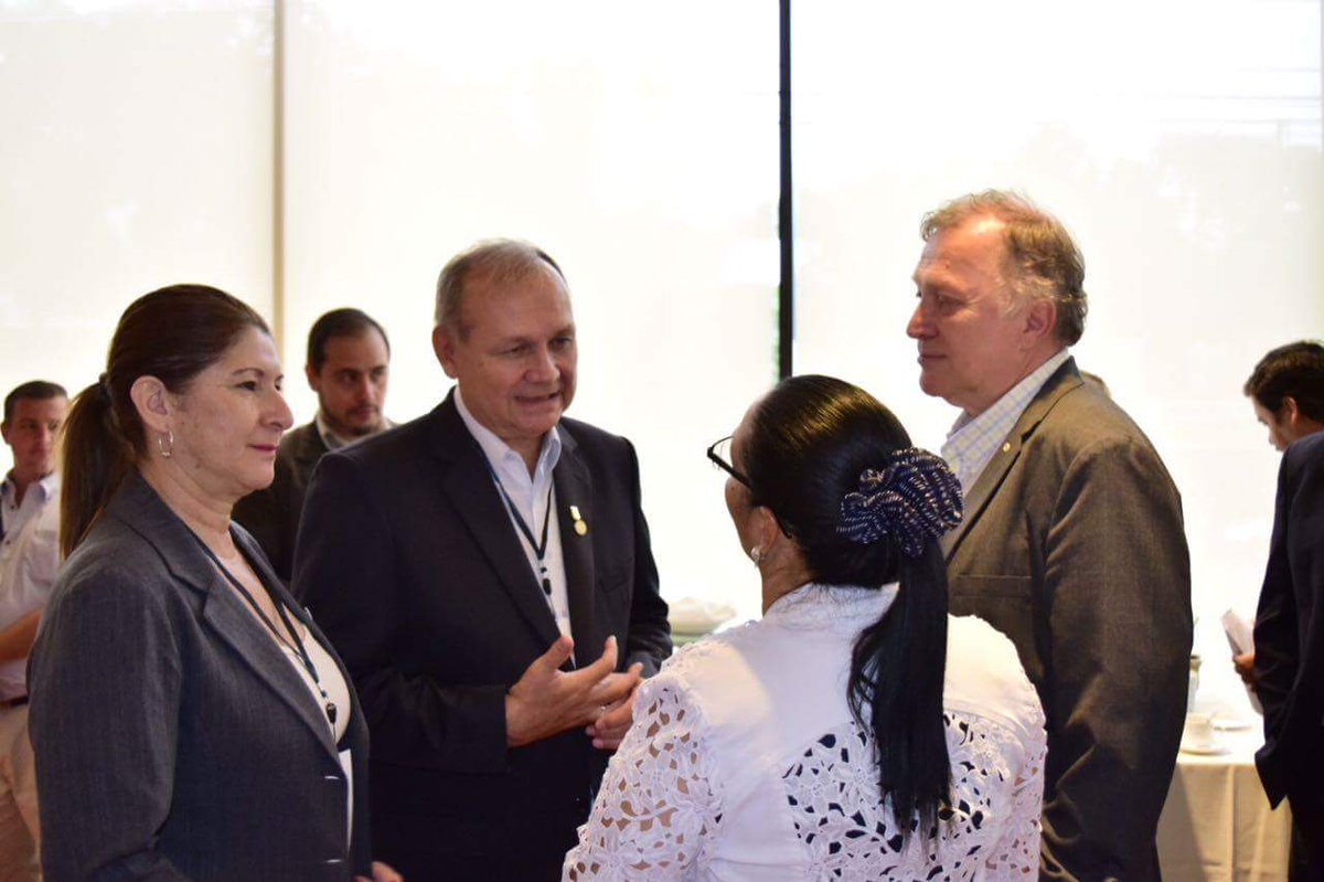 RFerreiro3's tweet photo. El día de hoy hemos sido anfitriones ante varios intendentes nacionales tratando FONACIDE.

Encarnación se sigue posicionando a nivel país. https://t.co/zJbmwTmGrG