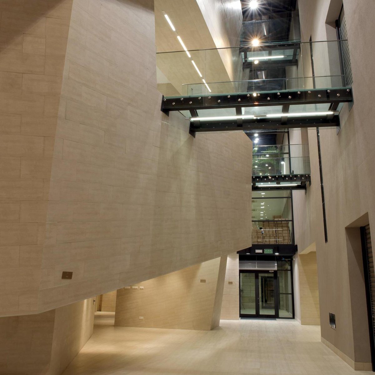 A stunning execution of #aluminium #curtainwalling from Reynaers at the National Museum of the Przemyśl Region: bit.ly/R-Przemysl