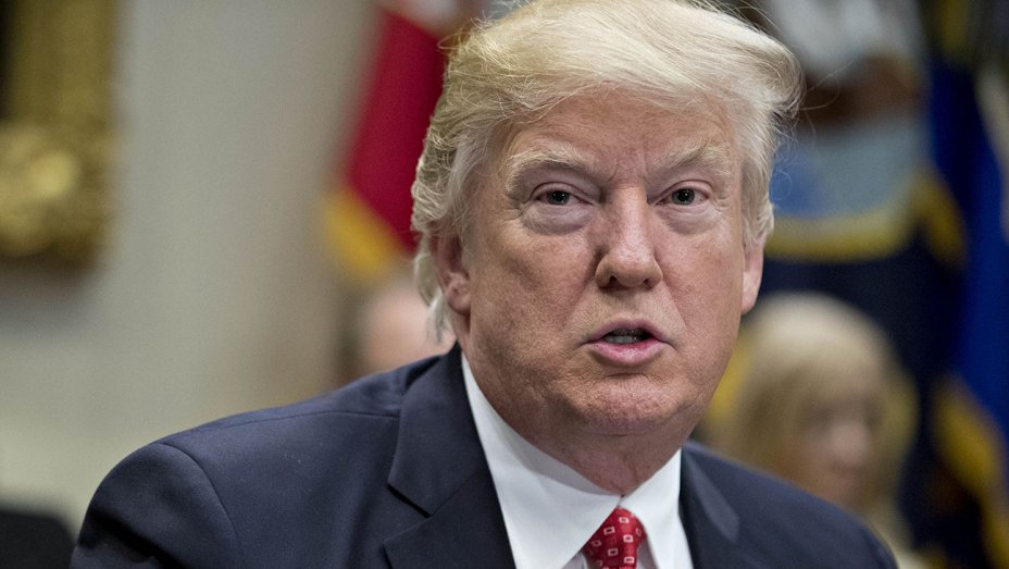 THR's tweet photo. Two federal judges put new Trump travel ban on hold https://t.co/plFaFWFiRD https://t.co/SzzSGbstsv