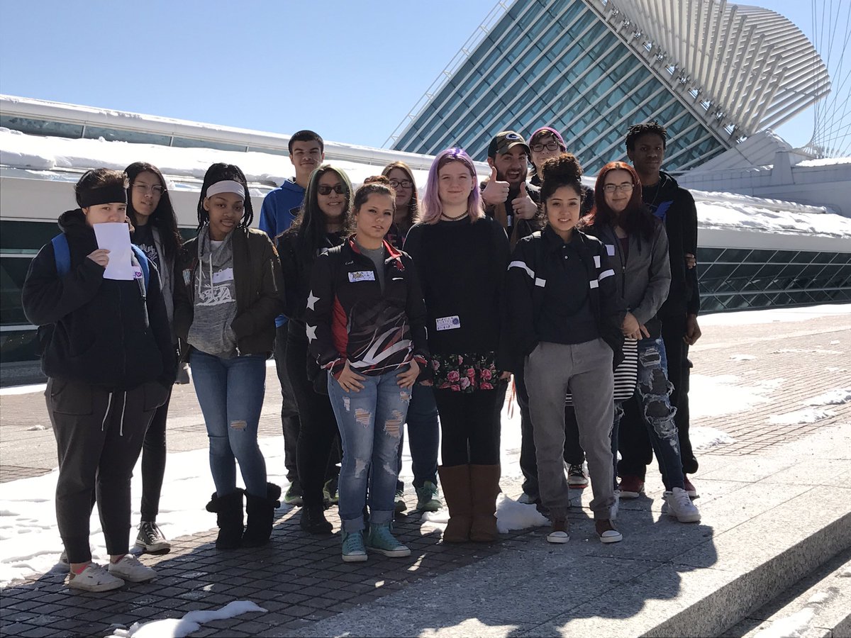 ReutherChad's tweet photo. Who arted? Intensive! Having fun learning at the #milwaukeeartmuseum #wearereuther https://t.co/LhlrU4ieTp