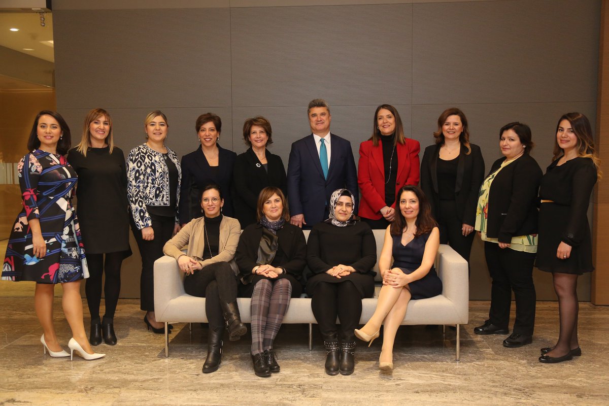 İki gün süren oryantasyon konferansımız sona erdi. #GirisimciKadinLiderler 2017 Sınıfı ve program yöneticilerimiz yeni dönem için hazır!