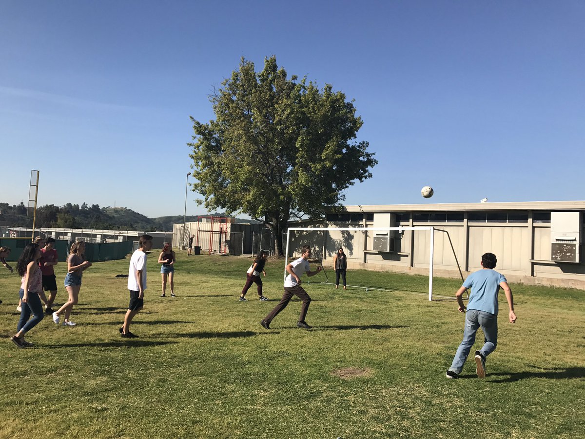 Miss_Higgason's tweet photo. Silent soccer today in ASL2. Getting our practice in when we play the French 2 class. Its getting pretty intense. 🖐🏻🤚🏽👆🏾⚽️🖐🏻👐🏼👏🏼 #goodtimes https://t.co/4gt3ABCnv3