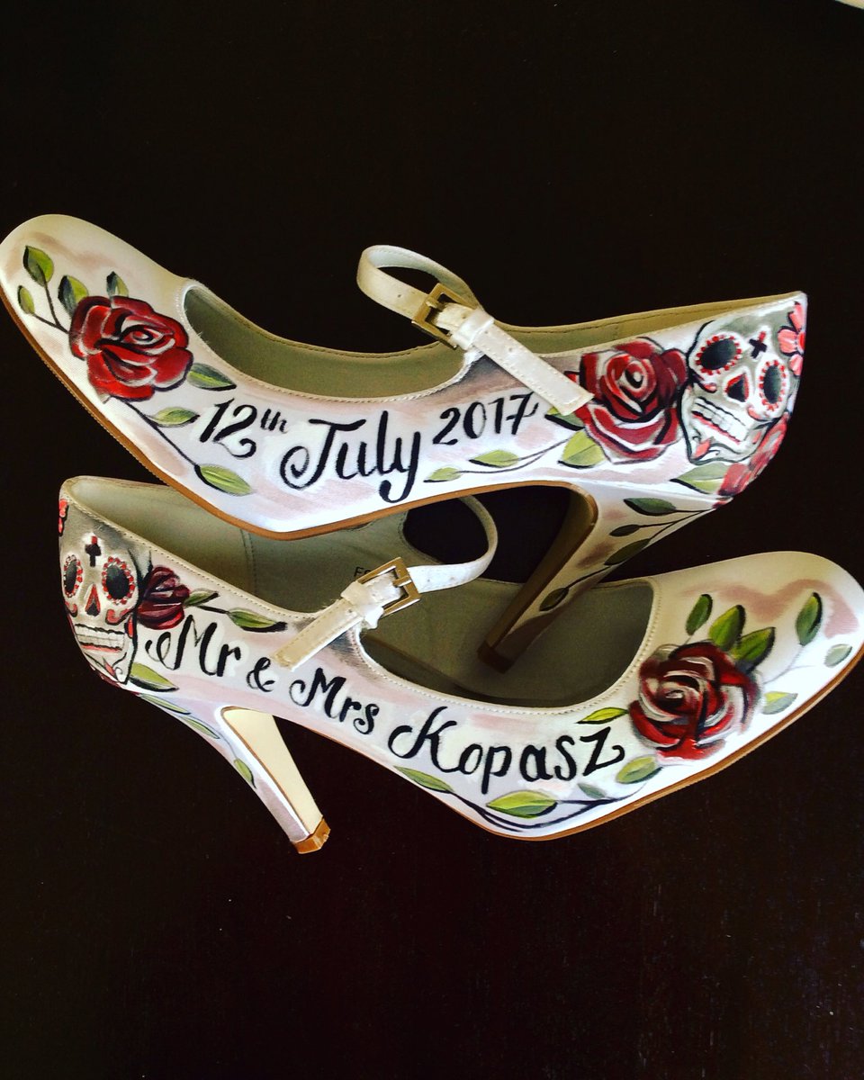 #bride #bridal #bridalshoes #weddingshoes #paintedshoes #personalisedshoes #art #artwork #wedding #uniqueshoes #artworkshoes #weddingday
