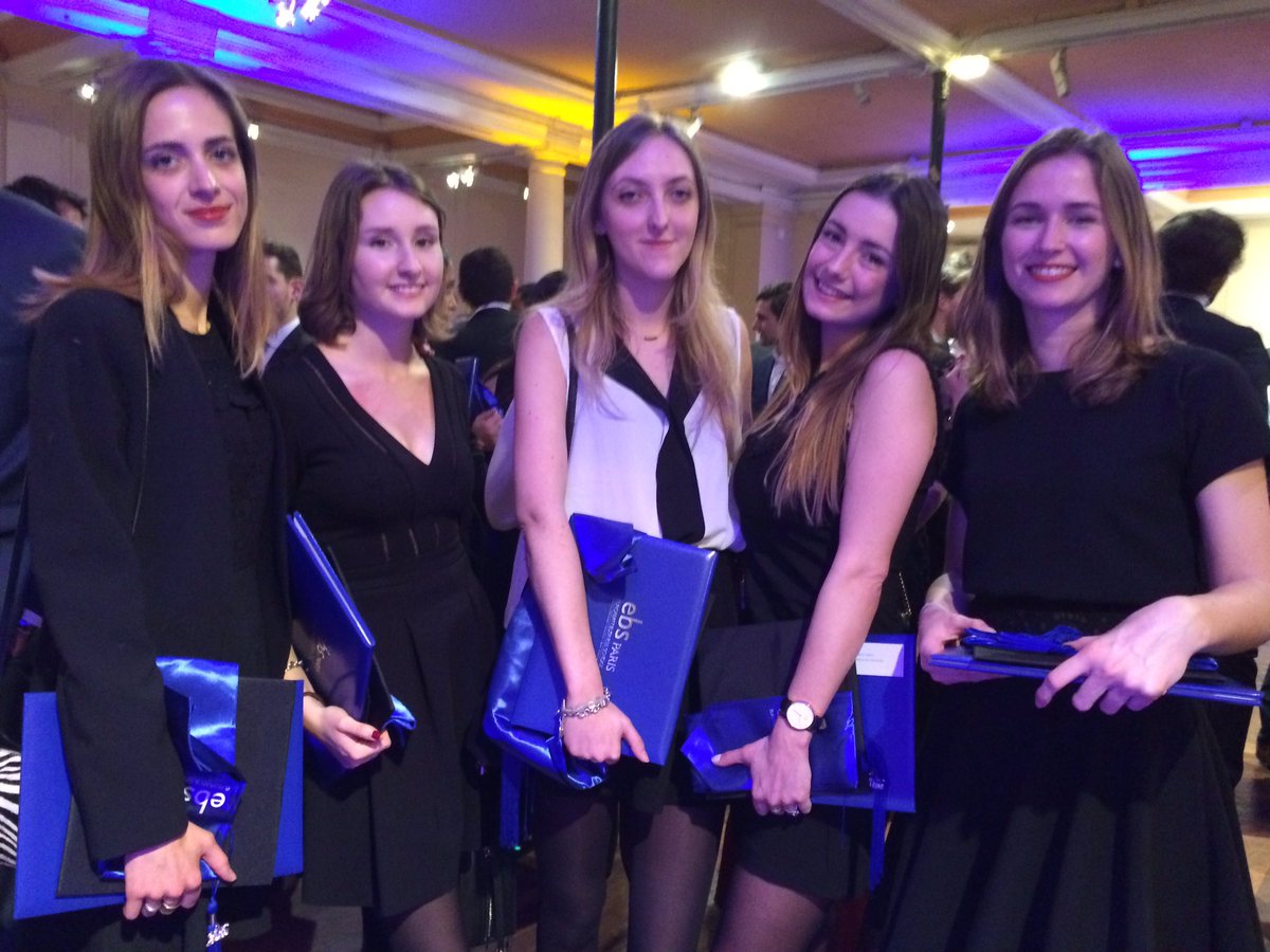 ebs_Paris's tweet photo. Nos futurs diplômés, tous présents et heureux de célébrer la fin de leurs études ! #ebsGraduationDay https://t.co/U0TurWeuII