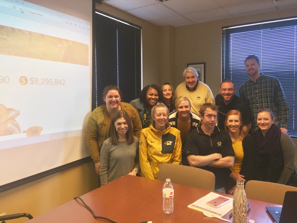 AnneAllen86's tweet photo. The World Headquarters of #mizzougivingday team. https://t.co/skpn73mAUl