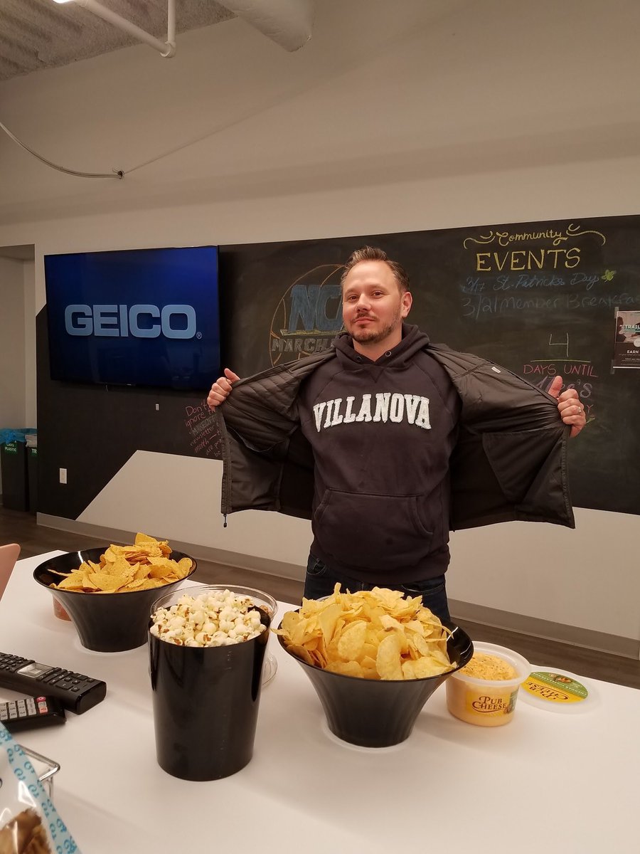 MakeOfficesPHL's tweet photo. Catch us snacking in the kitchen - we're watching the games &amp; monitoring our brackets! 🏀🏆#MAKEMadness #MarchMadness https://t.co/5nlIk4jh8k