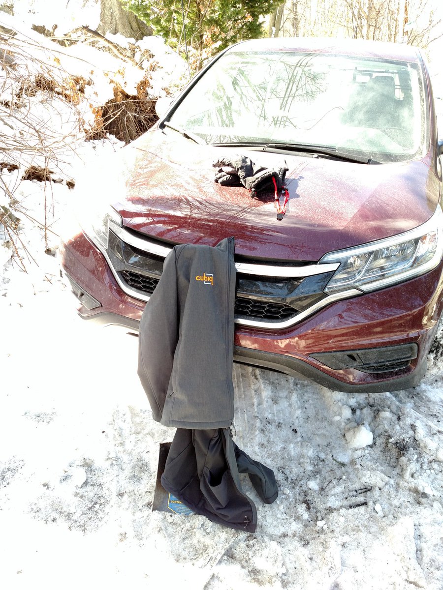 CubiqMe's tweet image. Only one thing to do when a customer cancels b/c their car is stuck in a snow bank. You dig them out. #WeLoveOurCustomers #SuperStormStella