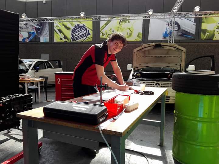 Harjan Kloppenburg, student technisch specialist, WorldSkills Netherlands autotechnicus. Succes Harjan!!