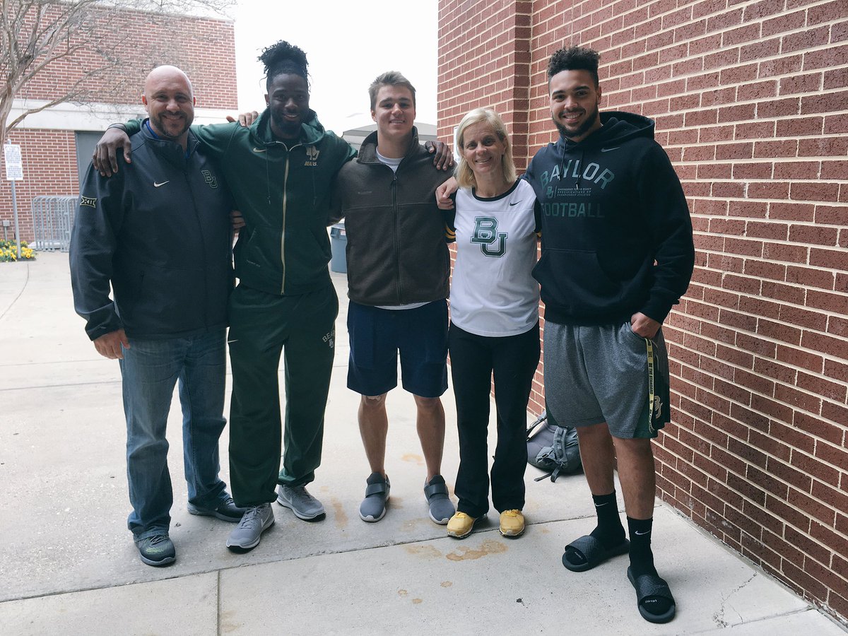 DaBUGang's tweet image. Best of luck to a LIVING LEGEND @KimMulkey and @BaylorWBB On the road to another NATIONAL CHAMPIONSHIP‼️🐻🏀