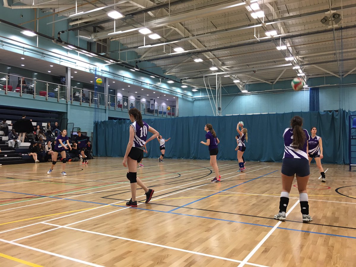 Women's 1s are warming up now after Men's 1s win the London Varsity Series 2017 for UCL with 3-1 vs KCL! #BleedPurple #LVS2017 @UCLUSport